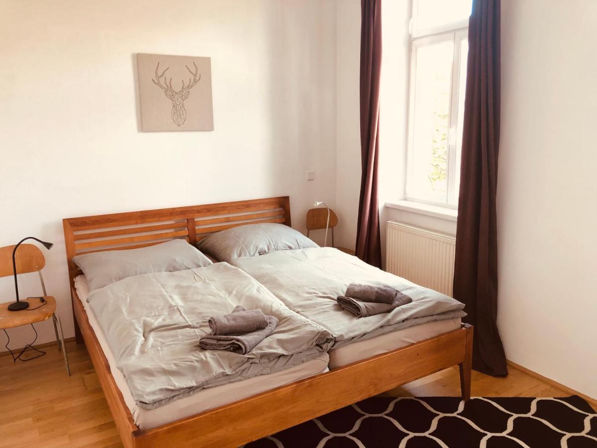 Helle 4 Zimmer Familien-Wohnung Mit Balkon! Schloss Schoenbrunn In Gehdistanz Viena Exterior foto