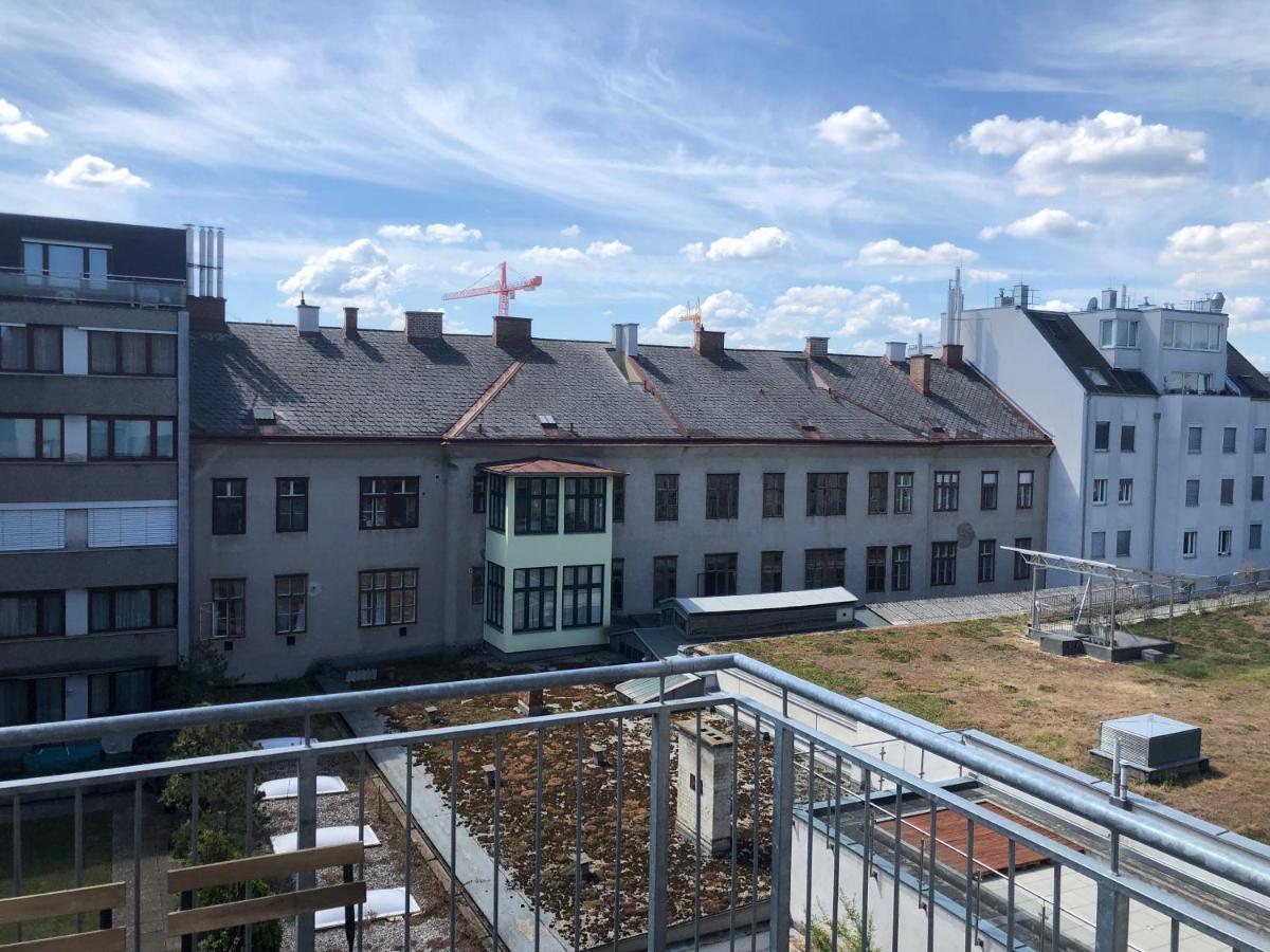 Helle 4 Zimmer Familien-Wohnung Mit Balkon! Schloss Schoenbrunn In Gehdistanz Viena Exterior foto