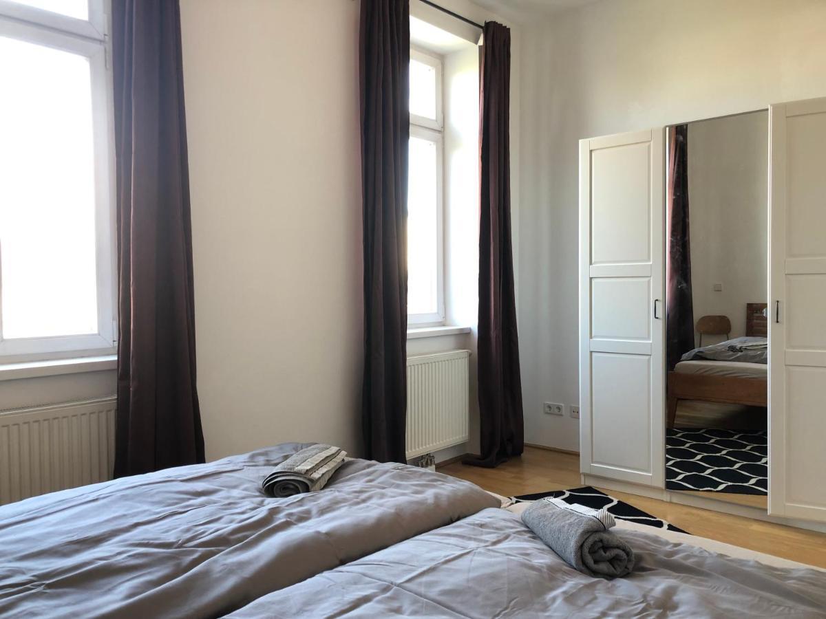 Helle 4 Zimmer Familien-Wohnung Mit Balkon! Schloss Schoenbrunn In Gehdistanz Viena Exterior foto
