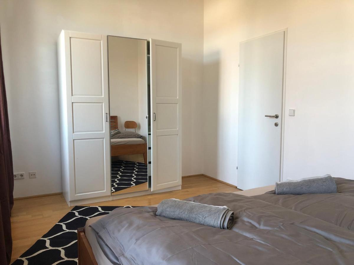 Helle 4 Zimmer Familien-Wohnung Mit Balkon! Schloss Schoenbrunn In Gehdistanz Viena Exterior foto