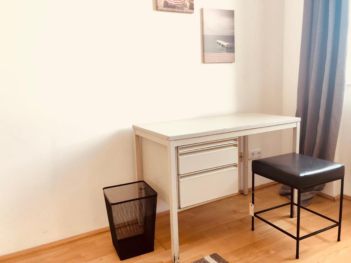Helle 4 Zimmer Familien-Wohnung Mit Balkon! Schloss Schoenbrunn In Gehdistanz Viena Exterior foto