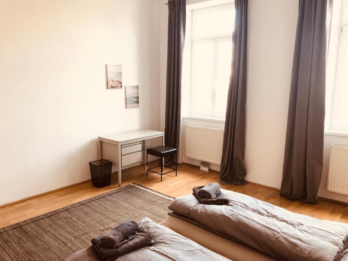 Helle 4 Zimmer Familien-Wohnung Mit Balkon! Schloss Schoenbrunn In Gehdistanz Viena Exterior foto