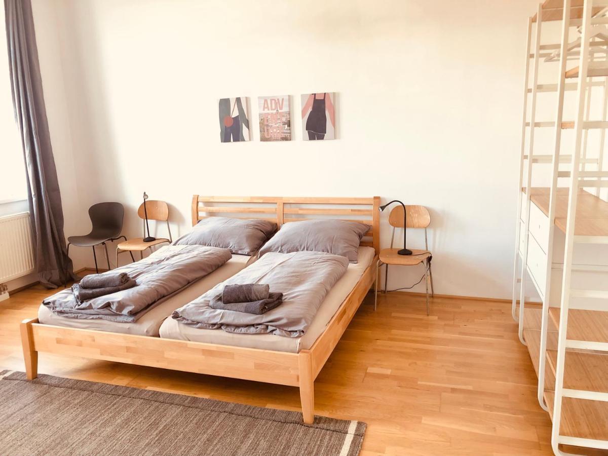 Helle 4 Zimmer Familien-Wohnung Mit Balkon! Schloss Schoenbrunn In Gehdistanz Viena Exterior foto